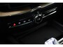 Volvo XC60 T6 Plus Dark Recharge Plug-In Hybrid AWD | Luchtvering | H&K | HUD | Nappa | Trekhaak | Pano | Massage | Stoelventilatie |