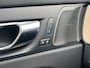 Volvo XC60 T6 Plus Dark Recharge Plug-In Hybrid AWD | Luchtvering | H&K | HUD | Nappa | Trekhaak | Pano | Massage | Stoelventilatie |