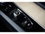 Volvo XC60 T6 Plus Dark Recharge Plug-In Hybrid AWD | Luchtvering | H&K | HUD | Nappa | Trekhaak | Pano | Massage | Stoelventilatie |
