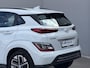 Hyundai Kona Electric EV Comfort 39 kWh / Accu SOH 100% / 8 Jaar Batterijgarantie / Fabrieksgarantie tot 3-2027 / Dealer Onderhouden / 3 Fase Laden CCS Snelladen / Stoel & Stuurwiel Verwarming / Navigatie via Apple Carplay & Android Auto / Adaptieve Cruise / Keyless / DAB /