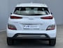 Hyundai Kona Electric EV Comfort 39 kWh / Accu SOH 100% / 8 Jaar Batterijgarantie / Fabrieksgarantie tot 3-2027 / Dealer Onderhouden / 3 Fase Laden CCS Snelladen / Stoel & Stuurwiel Verwarming / Navigatie via Apple Carplay & Android Auto / Adaptieve Cruise / Keyless / DAB /