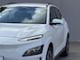 Hyundai Kona Electric EV Comfort 39 kWh / Accu SOH 100% / 8 Jaar Batterijgarantie / Fabrieksgarantie tot 3-2027 / Dealer Onderhouden / 3 Fase Laden CCS Snelladen / Stoel & Stuurwiel Verwarming / Navigatie via Apple Carplay & Android Auto / Adaptieve Cruise / Keyless / DAB /