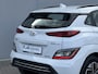 Hyundai Kona Electric EV Comfort 39 kWh / Accu SOH 100% / 8 Jaar Batterijgarantie / Fabrieksgarantie tot 3-2027 / Dealer Onderhouden / 3 Fase Laden CCS Snelladen / Stoel & Stuurwiel Verwarming / Navigatie via Apple Carplay & Android Auto / Adaptieve Cruise / Keyless / DAB /