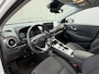 Hyundai Kona Electric EV Comfort 39 kWh / Accu SOH 100% / 8 Jaar Batterijgarantie / Fabrieksgarantie tot 3-2027 / Dealer Onderhouden / 3 Fase Laden CCS Snelladen / Stoel & Stuurwiel Verwarming / Navigatie via Apple Carplay & Android Auto / Adaptieve Cruise / Keyless / DAB /