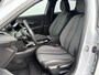 Peugeot 2008 1.2 Hybrid 136 Allure | Cruise control | Parkeersensoren voor & achter | CarPlay |