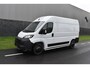 Peugeot Boxer 2.2 BlueHDi 140 S&S L2H2 3.3t Euro 6 Nieuwe registratie 2024/ GEEN BPM/ L2H2/ achteruitrijcamera verzwaard verenpakket, pakket City plus