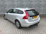 Volvo V60 2.0 T5 Kinetic | Origineel Nederlandse auto | Trekhaak | Cruise control | Climate control | Multifunctioneel stuurwiel | Elektrische ramen voor + achter | Lichtmetalen velgen 16 inch | LED dagrijverlichting |