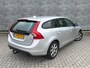 Volvo V60 2.0 T5 Kinetic | Origineel Nederlandse auto | Trekhaak | Cruise control | Climate control | Multifunctioneel stuurwiel | Elektrische ramen voor + achter | Lichtmetalen velgen 16 inch | LED dagrijverlichting |