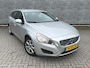 Volvo V60 2.0 T5 Kinetic | Origineel Nederlandse auto | Trekhaak | Cruise control | Climate control | Multifunctioneel stuurwiel | Elektrische ramen voor + achter | Lichtmetalen velgen 16 inch | LED dagrijverlichting |