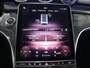 Mercedes-Benz C-klasse 300e Business Solution AMG | Panoramaschuifdak | Nightpakket | Digital Light | 19" LM velgen | Dodehoekassistent | 360° camera | Stoelverwarming | Sfeerverlichting |