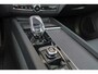 Volvo XC60 T8 Recharge AWD Plus Black Edition - Panorama/schuifdak - IntelliSafe Assist & Surround - 360º Camera - Harman/Kardon audio - Adaptieve LED koplampen - Verwarmde voorstoelen, stuur & achterbank - Parkeersensoren voor & achter - Elektr. bedienb. voorstoelen met geheugen - Head up display - Draadloze tel. lader - Extra getint glas - Inklapbare trekhaak - 21' LMV