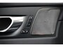 Volvo XC60 T6 Plus Black Edition Recharge Plug-In Hybrid AWD | H&K | HUD | Pano | Trekhaak | Nappa leder | Stoelventilatie | 360 camera |