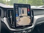 Volvo XC60 T6 Plus Black Edition Recharge Plug-In Hybrid AWD | H&K | HUD | Pano | Trekhaak | Nappa leder | Stoelventilatie | 360 camera |