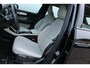 Volvo XC40 1.5 T3 Momentum Pro | Achteruitrijcamera | Semi elektrische trekhaak | Apple Carplay/Android Auto | Cruise Control | Stoelverwarming voorzijde | Elektrisch bedienbare achterklep