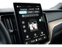Volvo XC60 T6 Ultra Dark Recharge Plug-In Hybrid AWD | Bowers & Wilkins | Luchtvering | HUD | Trekhaak | 360 camera | 22 inch! |