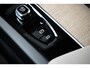 Volvo XC60 T6 Ultra Dark Recharge Plug-In Hybrid AWD | Bowers & Wilkins | Luchtvering | HUD | Trekhaak | 360 camera | 22 inch! |