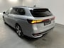 Volkswagen Passat Variant 1.5 eHybrid Business / AUTOMAAT/ TREKHAAK/ ACC/ PARK.SENSOREN V+A/ CAMERA/ STUUR+STOELVERWARM./ MASSAGE/ DODEHOEK/ HEAD-UP/ APP-CONNECT/ DIGITAL DASH/ DAB/ NAVI/ CLIMA/ LED/ 17'' LMV