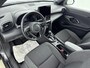 Toyota Yaris Cross 1.5 Hybrid Dynamic | Apple Carplay / Android Auto | Stoel-/stuurverwarming | Verwarmbare voorruit | Parkeersensoren voor/achter | Adaptive Cruise | Full LED | Keyless | Clima | Camera | 17 inch