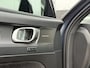 Volvo EC40 Single Motor Extended Range 82 kWh Plus |**17% BIJTELLING**| Panoramadak | Premium audio by Harman Kardon | Apple carplay/Android auto | Verwarmbare voorstoelen en stuurwiel | Warmtepomp | Denim Blue metallic | 19 inch Lichtmetalen velgen| Dak in contrasterend Black Stone Solid