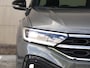 Volkswagen T-Roc 1.5 TSI R-Line Business 150PK DSG | Led plus | Camera | Trekhaak | Navigatie | Spiegelpakket | Ergo stoelen | Stoelverwarming