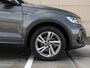 Volkswagen T-Roc 1.5 TSI R-Line Business 150PK DSG | Led plus | Camera | Trekhaak | Navigatie | Spiegelpakket | Ergo stoelen | Stoelverwarming