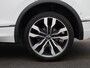 Volkswagen Tiguan 1.4 TSI eHybrid R-Line Business+ 245 PK| Panoramadak | Trekhaak | LED Matrix | Dodehoek Detectie | Navigatie | Stoelverwarming | Achteruitrijcamera | Stuurwielverwarming | Dynamic Chassis Control