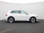 Volkswagen Tiguan 1.4 TSI eHybrid R-Line Business+ 245 PK| Panoramadak | Trekhaak | LED Matrix | Dodehoek Detectie | Navigatie | Stoelverwarming | Achteruitrijcamera | Stuurwielverwarming | Dynamic Chassis Control