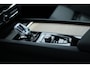 Volvo XC60 T6 Plug-in hybrid AWD Plus Dark | Trekhaak | Panoramadak | Head up display | 360 graden camera | Elektrisch verstelbare en verwarmbare voorstoelen | Premium audio by Harman Kardon