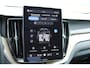 Volvo XC60 T6 Plug-in hybrid AWD Plus Dark | Trekhaak | Panoramadak | Head up display | 360 graden camera | Elektrisch verstelbare en verwarmbare voorstoelen | Premium audio by Harman Kardon