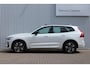 Volvo XC60 T6 Plug-in hybrid AWD Plus Dark | Trekhaak | Panoramadak | Head up display | 360 graden camera | Elektrisch verstelbare en verwarmbare voorstoelen | Premium audio by Harman Kardon