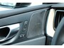 Volvo XC60 T6 Plug-in hybrid AWD Plus Dark | Trekhaak | Panoramadak | Head up display | 360 graden camera | Elektrisch verstelbare en verwarmbare voorstoelen | Premium audio by Harman Kardon