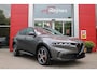 Alfa Romeo Tonale 1.5T Hybrid 160PK VELOCE | PREMIUM PACK: LEDEREN BEKLEDING/GEVENTILEERDE VOORSTOELEN/4-VOUDIG ELEKTRISCH VERSTELBARE LENDESTEUN VOORSTOELEN/ELEKTRISCH BEDIENBARE /HOOGGLANS ZWARTE RAAMOMLIJSTING/AMBIENT LIGHTING | TECHNOLOGY PACK: PARKEERWAARSCHUWING VOOR EN ACHTER/360° CAMERA/AUTOMATISCH INPARKEREN/ AUTONOMOUS DRIVING LEVEL 2: ADAPTIVE CRUISE CONTROL/LANE CENTERING ASSIST/TRAFFIC JAM ASSIST DODEHOEK DETECTIE AUTOMATISCH DIMMENDE BUITENSPIEGELS ELEKTRISCH BEDIENBARE ACHTERKLEP | WINTERPACK: STOELVERWARMING VOOR/STUURVERWARMING/VERWARMBARE RUITENSPROEIERS | 19" LICHTMETALEN VELGEN | DRAADLOZE TELEFOONLADER | NAVIGATIE | DRAADLOZE APPLE CARPLAY/ANDROID AUTO | FULL LED MATRIX KOPLAMPEN |
