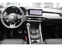 Alfa Romeo Tonale 1.5T Hybrid 160PK VELOCE | PREMIUM PACK: LEDEREN BEKLEDING/GEVENTILEERDE VOORSTOELEN/4-VOUDIG ELEKTRISCH VERSTELBARE LENDESTEUN VOORSTOELEN/ELEKTRISCH BEDIENBARE /HOOGGLANS ZWARTE RAAMOMLIJSTING/AMBIENT LIGHTING | TECHNOLOGY PACK: PARKEERWAARSCHUWING VOOR EN ACHTER/360° CAMERA/AUTOMATISCH INPARKEREN/ AUTONOMOUS DRIVING LEVEL 2: ADAPTIVE CRUISE CONTROL/LANE CENTERING ASSIST/TRAFFIC JAM ASSIST DODEHOEK DETECTIE AUTOMATISCH DIMMENDE BUITENSPIEGELS ELEKTRISCH BEDIENBARE ACHTERKLEP | WINTERPACK: STOELVERWARMING VOOR/STUURVERWARMING/VERWARMBARE RUITENSPROEIERS | 19" LICHTMETALEN VELGEN | DRAADLOZE TELEFOONLADER | NAVIGATIE | DRAADLOZE APPLE CARPLAY/ANDROID AUTO | FULL LED MATRIX KOPLAMPEN |