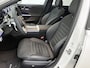Mercedes-Benz C-klasse 300 e Business Solution AMG | Comfortpakket Plus | Nightpakket | Middenconsole metaalstructuur | Trekhaak | Panoramaschuifdak | GUARD 360° Plus | 360° camera | 19" multispaaks lichtmetalen AMG-velgen |