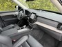 Volvo XC90 T8 Plug-in hybrid AWD Ultra Dark | Blis | Apple CarPlay | Google | Bluetooth | Stoelmassage | 360 Camera | Trekhaak | Luchtvering | Panorama dak |