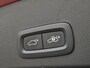 Volvo XC40 1.5 T4 Plug-in hybrid Ultimate Bright / Dealer onderhouden / All season banden / Glazen schuif- en kanteldak / Trekgewicht 1800 kg / Stuur- Stoel & Voorruitverwarming / Elektrische achterklep / Achteruitrijcamera / Harman/Kardon Audio Systeem /