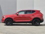 Volvo XC40 1.5 T4 Plug-in hybrid Ultimate Bright / Dealer onderhouden / All season banden / Glazen schuif- en kanteldak / Trekgewicht 1800 kg / Stuur- Stoel & Voorruitverwarming / Elektrische achterklep / Achteruitrijcamera / Harman/Kardon Audio Systeem /