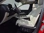 Volvo XC40 1.5 T4 Plug-in hybrid Ultimate Bright / Dealer onderhouden / All season banden / Glazen schuif- en kanteldak / Trekgewicht 1800 kg / Stuur- Stoel & Voorruitverwarming / Elektrische achterklep / Achteruitrijcamera / Harman/Kardon Audio Systeem /