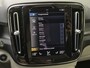 Volvo XC40 1.5 T4 Plug-in hybrid Ultimate Bright / Dealer onderhouden / All season banden / Glazen schuif- en kanteldak / Trekgewicht 1800 kg / Stuur- Stoel & Voorruitverwarming / Elektrische achterklep / Achteruitrijcamera / Harman/Kardon Audio Systeem /