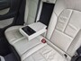 Volvo XC40 1.5 T4 Plug-in hybrid Ultimate Bright / Dealer onderhouden / All season banden / Glazen schuif- en kanteldak / Trekgewicht 1800 kg / Stuur- Stoel & Voorruitverwarming / Elektrische achterklep / Achteruitrijcamera / Harman/Kardon Audio Systeem /
