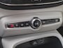 Volvo XC40 1.5 T4 Plug-in hybrid Ultimate Bright / Dealer onderhouden / All season banden / Glazen schuif- en kanteldak / Trekgewicht 1800 kg / Stuur- Stoel & Voorruitverwarming / Elektrische achterklep / Achteruitrijcamera / Harman/Kardon Audio Systeem /