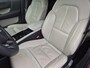 Volvo XC40 1.5 T4 Plug-in hybrid Ultimate Bright / Dealer onderhouden / All season banden / Glazen schuif- en kanteldak / Trekgewicht 1800 kg / Stuur- Stoel & Voorruitverwarming / Elektrische achterklep / Achteruitrijcamera / Harman/Kardon Audio Systeem /