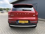 Volvo XC40 1.5 T4 Plug-in hybrid Ultimate Bright / Dealer onderhouden / All season banden / Glazen schuif- en kanteldak / Trekgewicht 1800 kg / Stuur- Stoel & Voorruitverwarming / Elektrische achterklep / Achteruitrijcamera / Harman/Kardon Audio Systeem /
