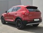 Volvo XC40 1.5 T4 Plug-in hybrid Ultimate Bright / Dealer onderhouden / All season banden / Glazen schuif- en kanteldak / Trekgewicht 1800 kg / Stuur- Stoel & Voorruitverwarming / Elektrische achterklep / Achteruitrijcamera / Harman/Kardon Audio Systeem /