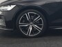 Volvo V60 T8 Twin Engine AWD R-Design PHEV 390pk Dealer O.H. | Trekhaak Af Fabriek | Panodak | Head Up | Harman / Kardon | Camera | Lederen Sportstoelen Memory & Verwarmd | Apple Carplay | Stuur Verwarmd | Navigatie | DAB | Plug In Hybrid |