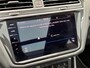 Volkswagen Tiguan 1.5 TSI R-Line Business / App connect / Panodak / 360 Camera / Black Style / Trekhaak wegklapbaar / NAVI