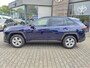 Toyota RAV4 2.5 HYBRID STYLE LEER STOEL/STUURVERW PARK-SENSOREN EL-STOEL EL-ACHTERKLEP APPLE/ANDROID CAMERA CLIMA LED PRIVACY GLASS 17'' LM-VELGEN