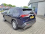 Toyota RAV4 2.5 HYBRID STYLE LEER STOEL/STUURVERW PARK-SENSOREN EL-STOEL EL-ACHTERKLEP APPLE/ANDROID CAMERA CLIMA LED PRIVACY GLASS 17'' LM-VELGEN