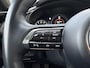 Mazda 3 2.0 SkyActiv Hybrid 150PK Exclusive-Line / Trekhaak / Stoel & Stuurverwarming / Lederen Bekleding / Head-Up Display / Elektrisch Bedienbare Bestuurdersstoel met Geheugen / Apple Carplay & Android Auto / Climate Control / Navigatie /
