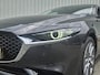 Mazda 3 2.0 SkyActiv Hybrid 150PK Exclusive-Line / Trekhaak / Stoel & Stuurverwarming / Lederen Bekleding / Head-Up Display / Elektrisch Bedienbare Bestuurdersstoel met Geheugen / Apple Carplay & Android Auto / Climate Control / Navigatie /